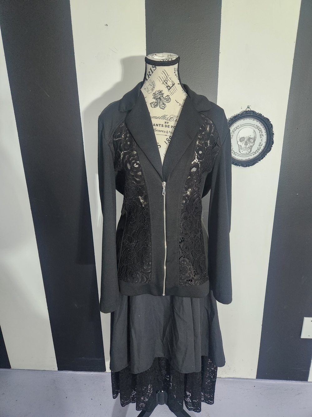 Lace-Panel Blazer Jacket - Picture 2 of 7